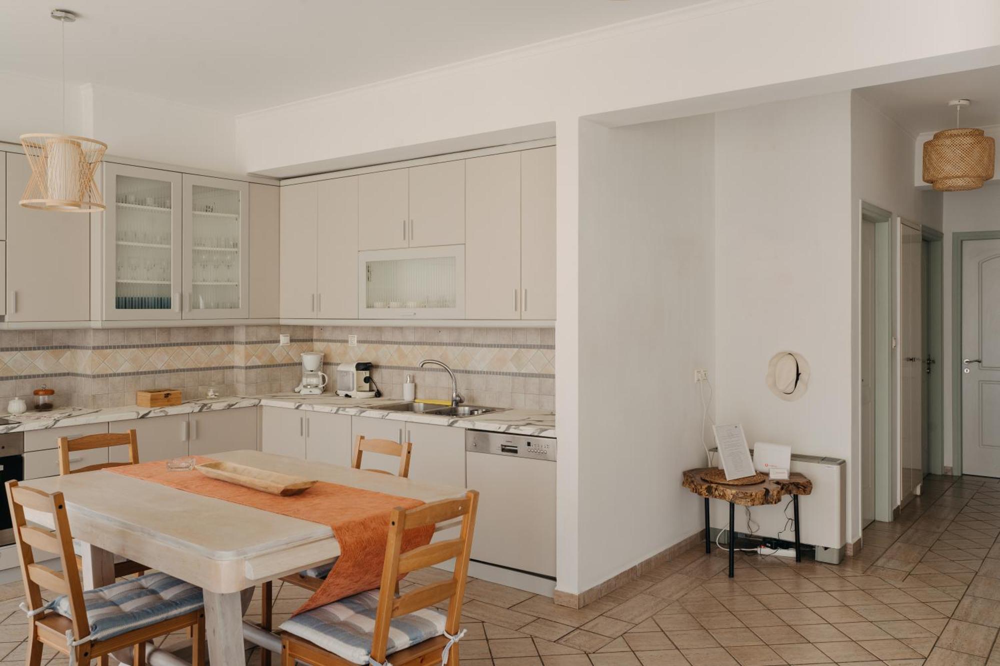 Lazarus 2Bd Apartment In The Center Patras Exteriör bild